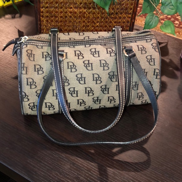 Dooney & Bourke Handbags - Dooney and Bourke Barrel Purse
